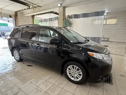 Toyota Sienna 2017 года за 9 500 000 тг. в Атырау – фото 2