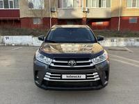 Toyota Highlander 2017 года за 15 500 000 тг. в Атырау