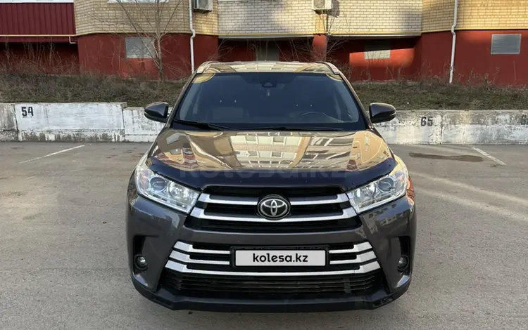 Toyota Highlander 2017 года за 16 000 000 тг. в Атырау