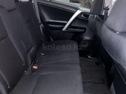 Toyota RAV4 2018 года за 8 500 000 тг. в Уральск – фото 4