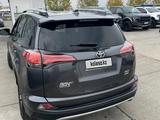 Toyota RAV4 2018 года за 8 300 000 тг. в Уральск – фото 2