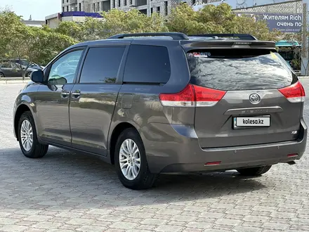 Toyota Sienna 2013 года за 11 500 000 тг. в Актау