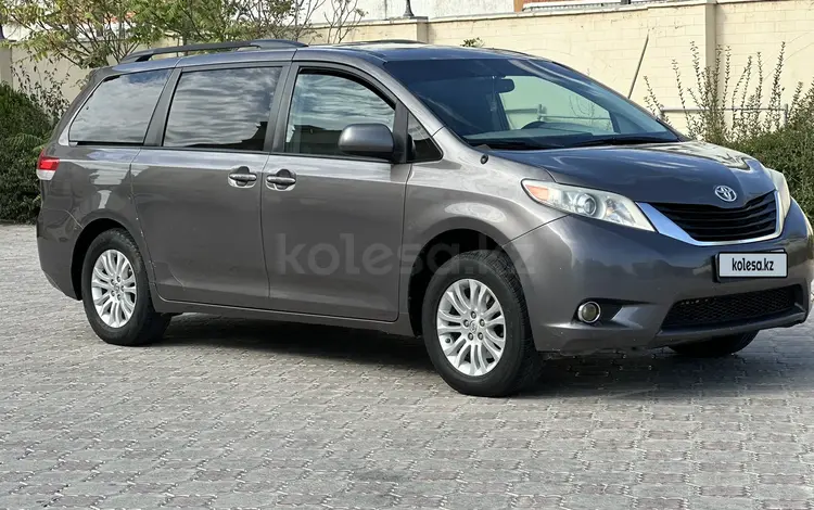 Toyota Sienna 2013 годаfor13 000 000 тг. в Актау