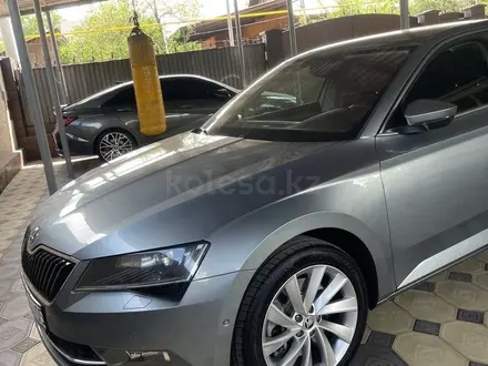 Skoda Superb 2019 года за 15 500 000 тг. в Алматы – фото 5