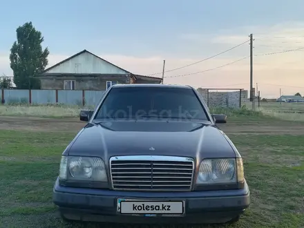 Mercedes-Benz E 200 1993 года за 1 700 000 тг. в Актобе