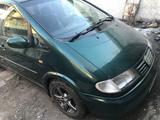 Volkswagen Sharan 1997 годаүшін2 200 000 тг. в Темиртау