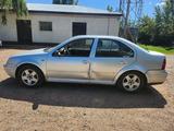 Volkswagen Jetta 2002 года за 1 400 000 тг. в Уральск – фото 2