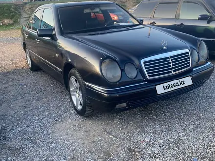 Mercedes-Benz E 280 1998 года за 2 650 000 тг. в Шымкент – фото 2