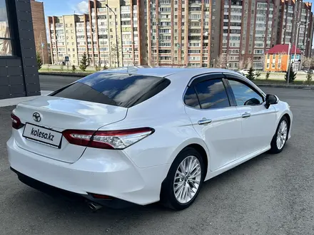 Toyota Camry 2018 годаүшін14 200 000 тг. в Усть-Каменогорск – фото 3