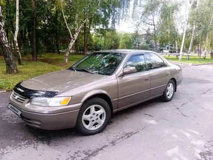 Toyota Camry 1998 года за 3 500 000 тг. в Шу – фото 2