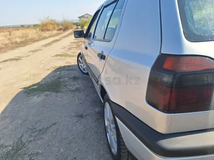 Volkswagen Golf 1994 года за 3 000 000 тг. в Есик – фото 2