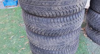 Комплект зимних шин 185/60 R15 за 30 000 тг. в Караганда