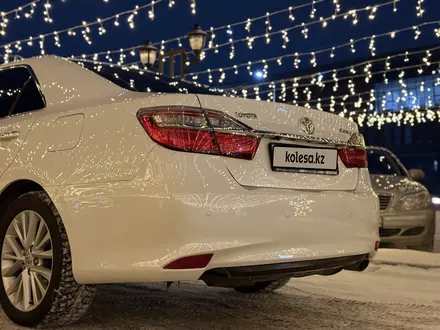 Toyota Camry 2015 года за 11 000 000 тг. в Актобе – фото 10