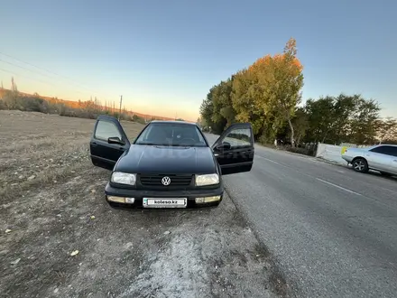 Volkswagen Vento 1994 года за 1 550 000 тг. в Алматы