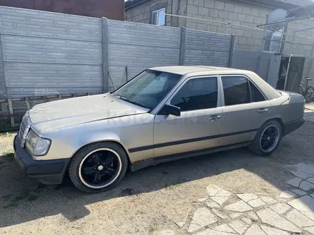 Mercedes-Benz E 300 1988 года за 1 000 000 тг. в Тараз