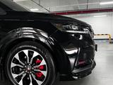 Kia Carnival 2021 года за 26 900 000 тг. в Алматы – фото 2
