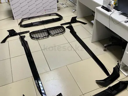Комплект накладок на BMW X7 (G07) 2019-22 дизайн BLACK KNIGHT (FULL) за 230 000 тг. в Астана