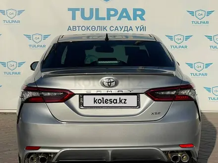 Toyota Camry 2021 года за 16 790 000 тг. в Алматы – фото 3