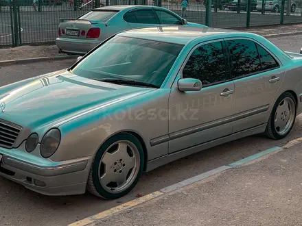 Mercedes-Benz E 320 2001 года за 4 500 000 тг. в Жанаозен