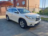 Toyota Highlander 2017 года за 16 000 000 тг. в Уральск – фото 2