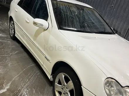 Mercedes-Benz C 200 2004 года за 3 800 000 тг. в Алматы – фото 5