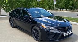 Toyota Camry 2020 года за 11 500 000 тг. в Уральск – фото 2