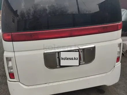 Nissan Elgrand 2003 года за 5 500 000 тг. в Рудный – фото 2