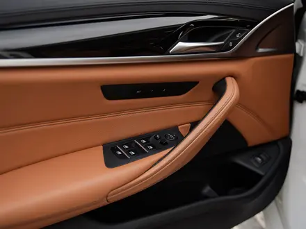 BMW 520 2018 года за 13 800 000 тг. в Алматы – фото 15