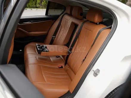 BMW 520 2018 года за 13 800 000 тг. в Алматы – фото 24