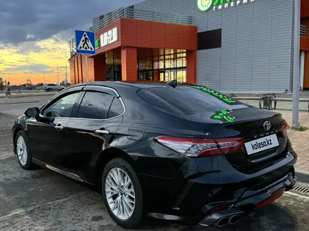 Toyota Camry 2019 года за 13 700 000 тг. в Жезказган – фото 4