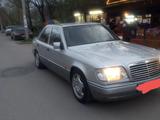 Mercedes-Benz E 220 1994 года за 3 200 000 тг. в Алматы – фото 2