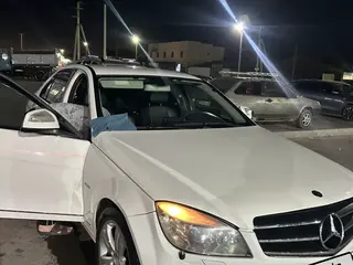 Mercedes-Benz C 230