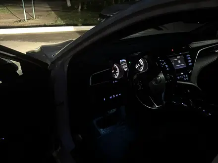 Toyota Camry 2020 года за 16 000 000 тг. в Костанай – фото 2