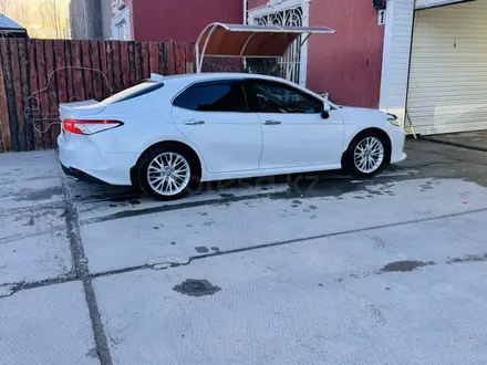 Toyota Camry 2018 года за 15 500 000 тг. в Кызылорда – фото 3