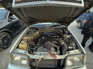 Mercedes-Benz E 230