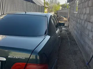 Mercedes-Benz E 240