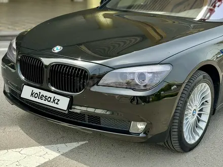 BMW 750 2012 года за 13 555 000 тг. в Алматы – фото 21