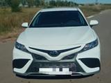 Toyota Camry 2021 года за 14 000 000 тг. в Костанай – фото 2