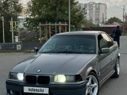 BMW 318 1992 года за 900 000 тг. в Алматы