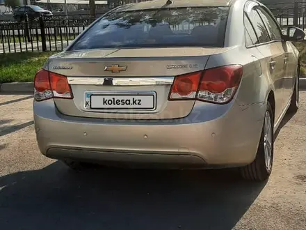 Chevrolet Cruze 2011 года за 2 200 000 тг. в Алматы – фото 5