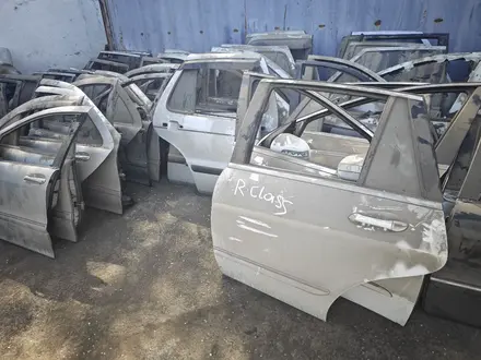 Лонжерон передняя часть кузова телевизор на Мерседес крыло заднее за 14 999 тг. в Алматы – фото 31