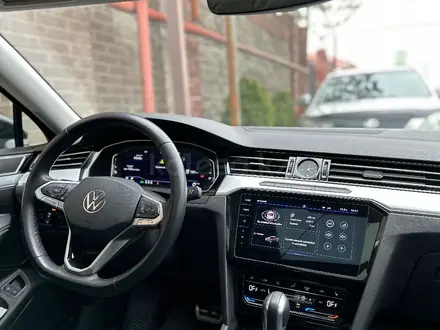 Volkswagen Passat 2023 года за 18 500 000 тг. в Алматы – фото 14