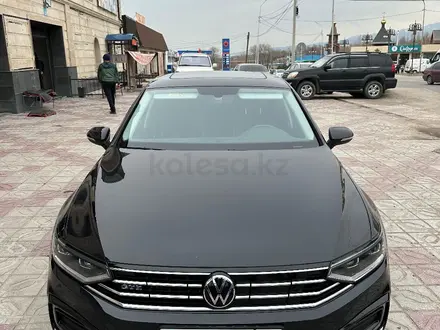 Volkswagen Passat 2023 года за 18 500 000 тг. в Алматы – фото 2