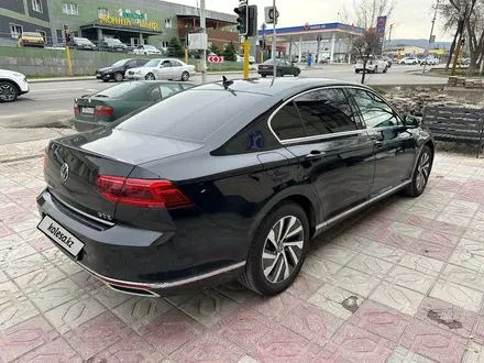 Volkswagen Passat 2023 года за 18 500 000 тг. в Алматы – фото 5