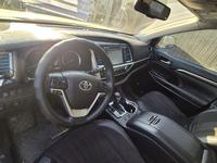 Toyota Highlander 2016 годаfor12 300 000 тг. в Алматы