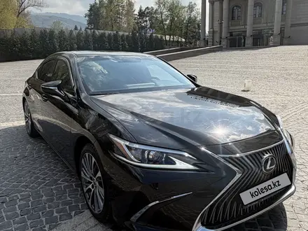 Lexus ES 250 2019 года за 19 000 000 тг. в Алматы – фото 2