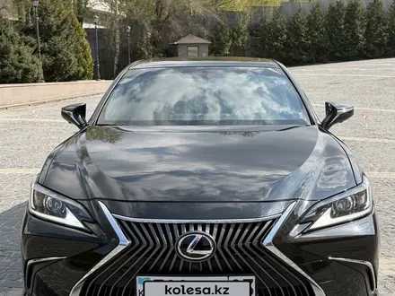 Lexus ES 250 2019 года за 19 000 000 тг. в Алматы
