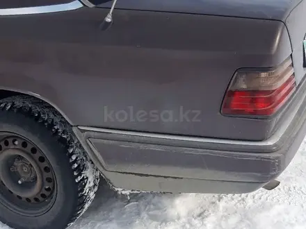 Mercedes-Benz E 220 1993 года за 1 200 000 тг. в Семей – фото 2