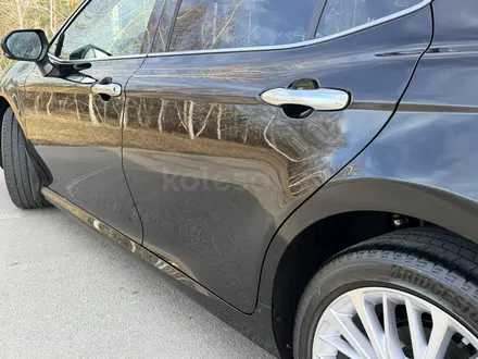 Toyota Camry 2021 года за 16 400 000 тг. в Астана – фото 15