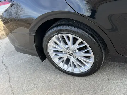 Toyota Camry 2021 года за 16 400 000 тг. в Астана – фото 20